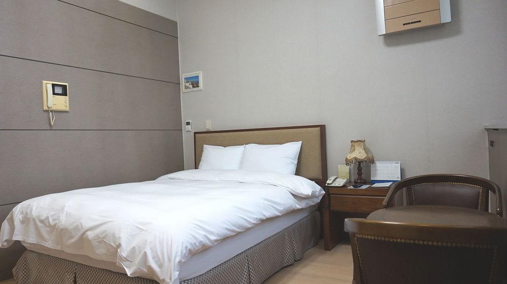 Residence & U Goyang Bagian luar foto