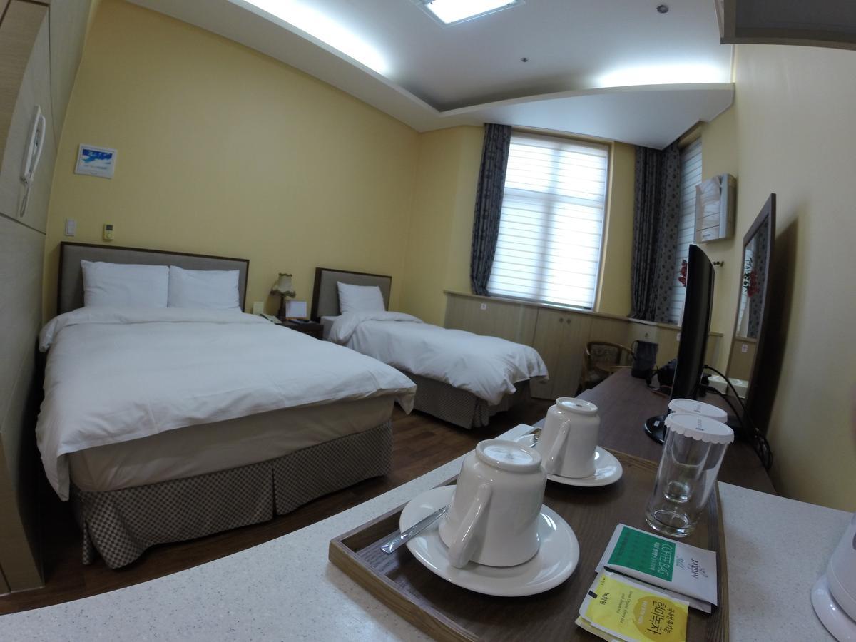 Residence & U Goyang Bagian luar foto